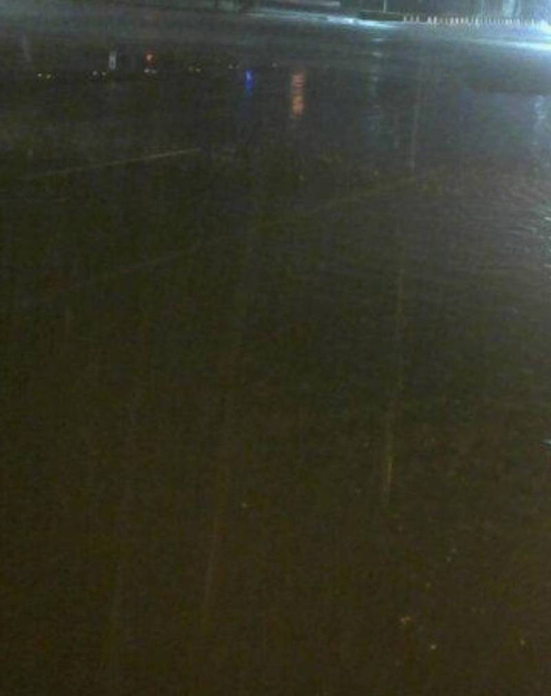 苓雅區中正一路高速公路涵洞下方淹水超過30公分。（讀者提供）